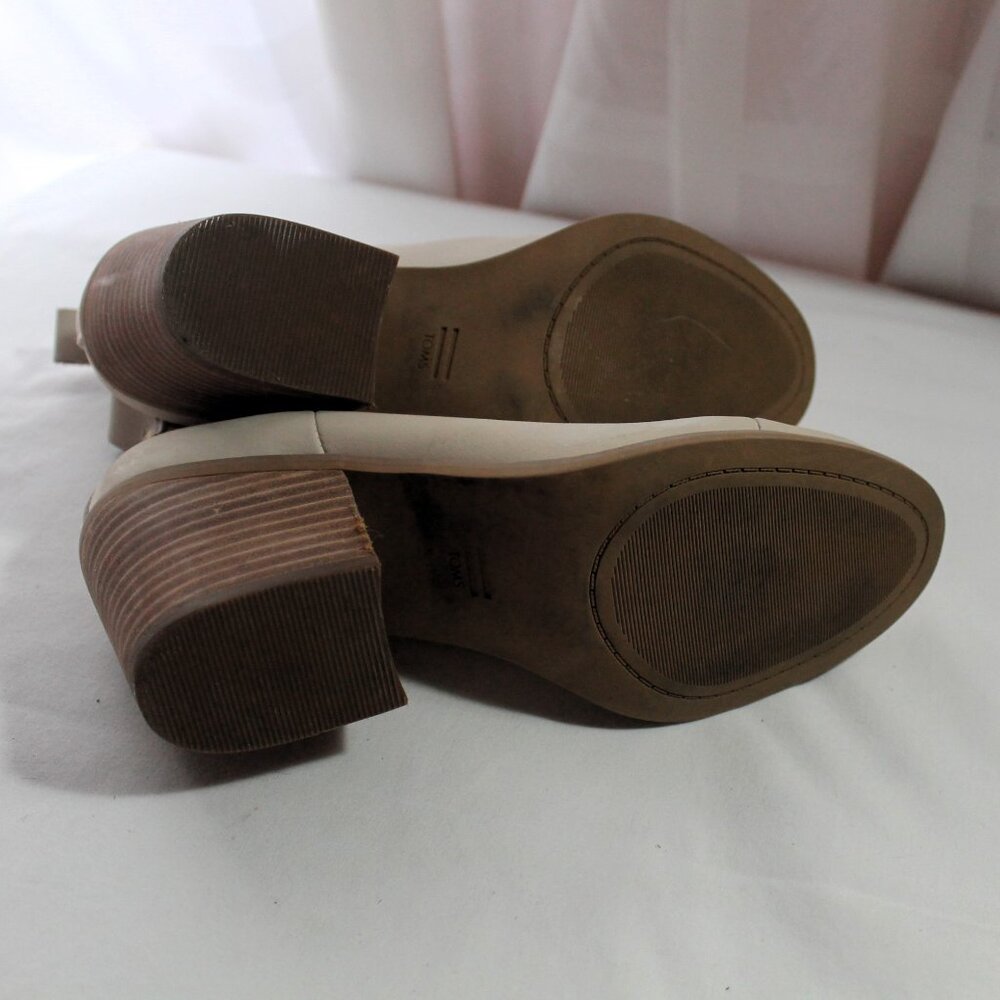 TOMS Everly Cutout Nubuck Leather Booties in Sand, 8 - Picture 6 of 9